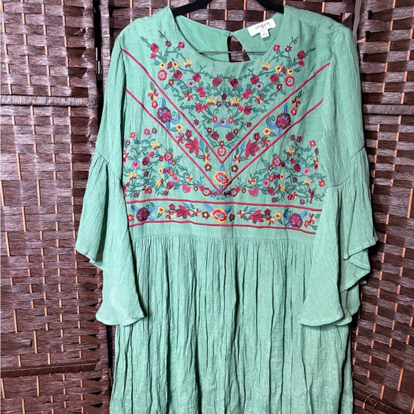 Umgee Dresses & Skirts - Umgee Boho Embroidered Floral Dress Green Tiered Flowy 3/4 Bell Sleeve Size L